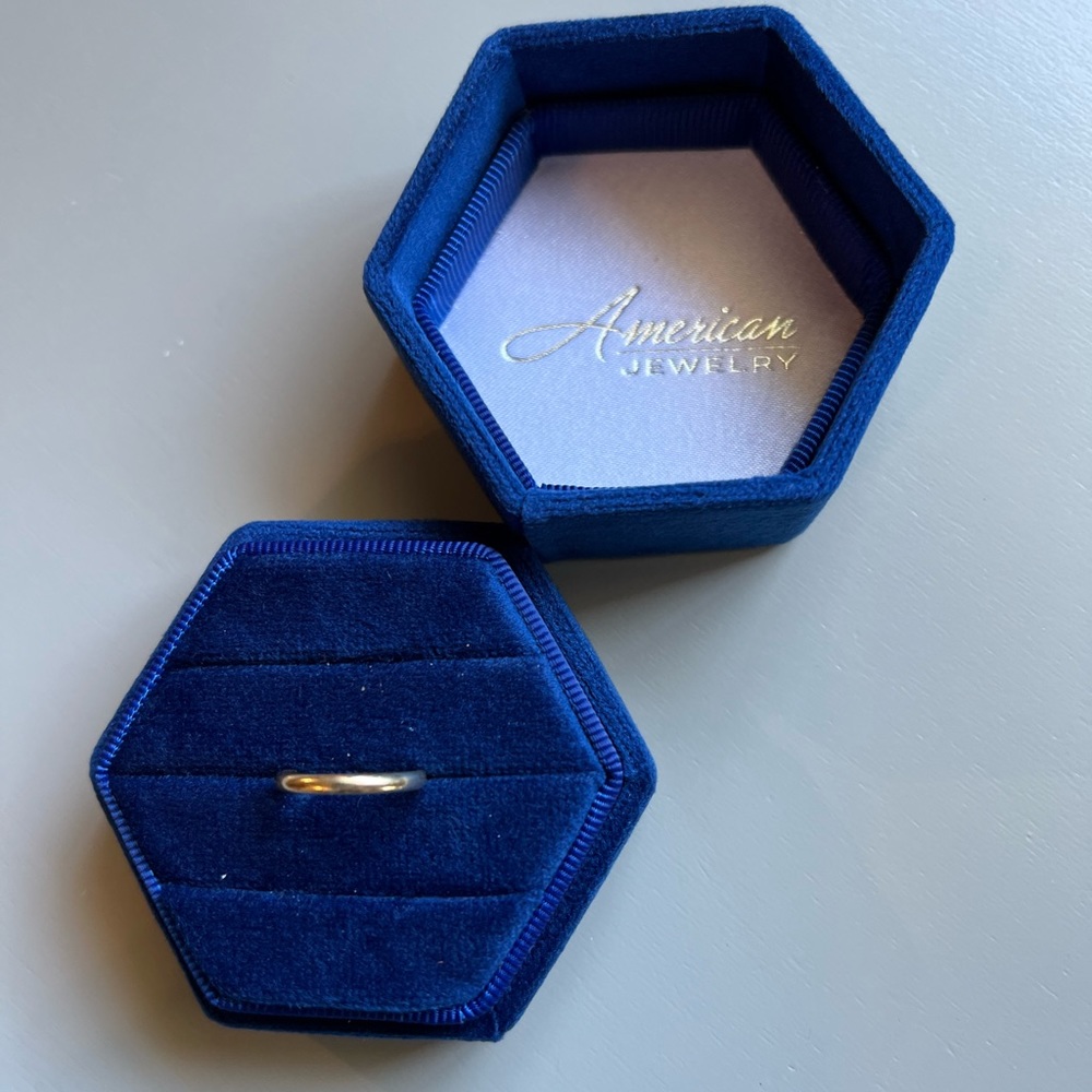 14k solid gold 2mm band/ $150 OFF Posh
